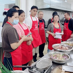 昆明顶正餐饮培训logo