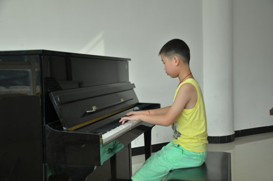 初学钢琴应该怎么练习五指 钢琴培训