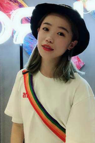 jazz hiphop     舞蹈经历:     2016年参加韩国1m sori na大师课学习