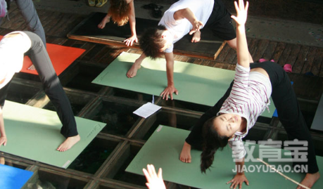 瑜伽3式助你缓解肌肉僵硬 让你全身放松的瑜伽动作