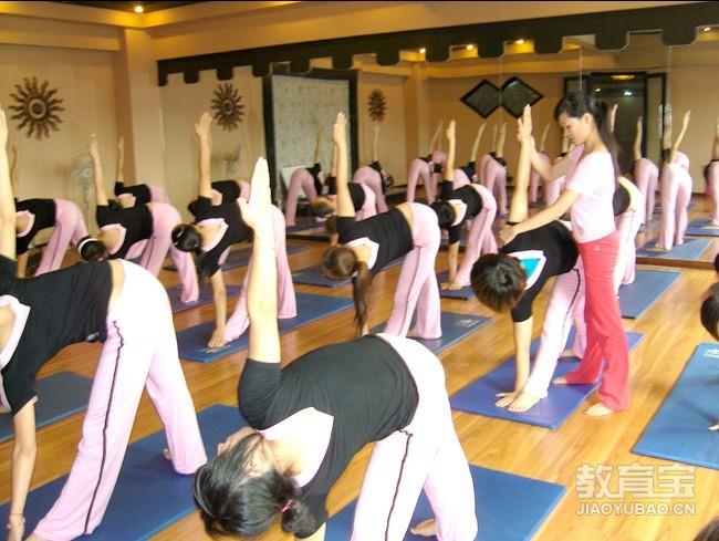 女生练习瑜伽可以保护子宫远离妇科病  保护女生的瑜伽动作