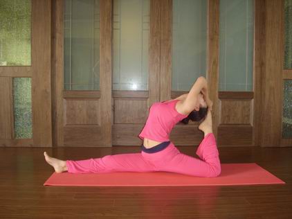 瑜伽助你练出大美腿 瑜伽健身