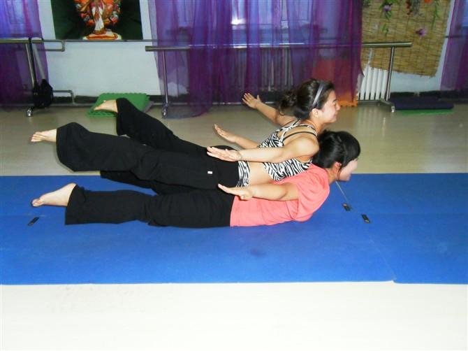 瑜伽体式花环式的练习方法 瑜伽动作