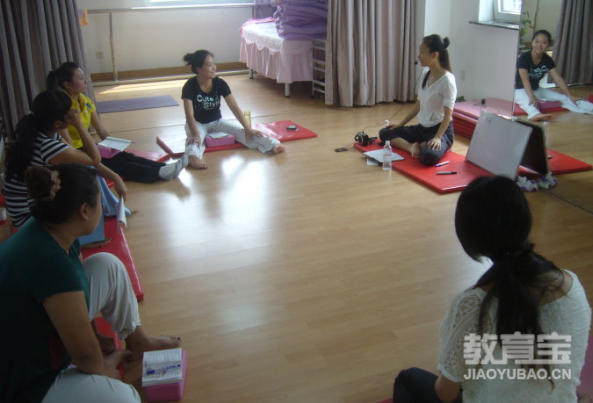 全套瑜伽体式帮你塑身美体 瑜伽体式