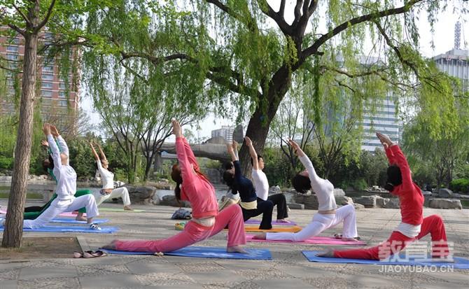 缓解腰痛的瑜伽体式练习 瑜伽健身