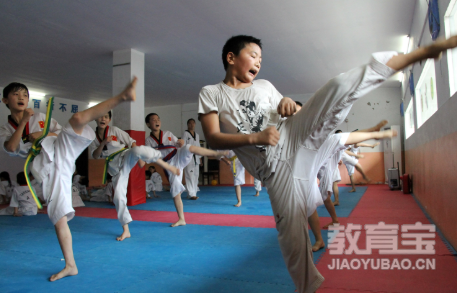 孩子几岁学习跆拳道比较合适 跆拳道练习