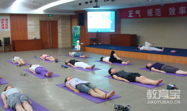 塑造紧致翘臀的瑜伽体式 瑜伽健身