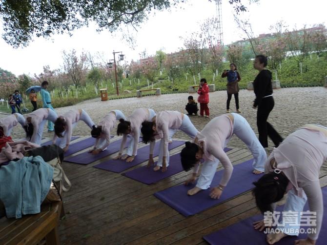 瑜伽弓式拯救你的气质 瑜伽练习的好处