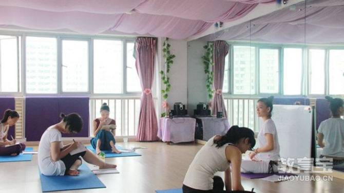 瑜伽下犬式动作讲解 瑜伽动作