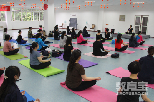 瑜伽四柱是怎样的进阶练习方法 瑜伽动作分享