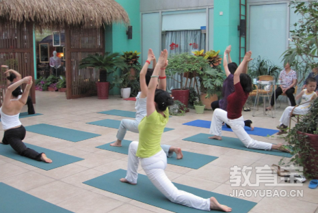 改善含胸驼背体态的瑜伽体式 瑜伽塑形