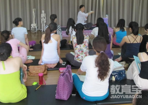 肩倒立瑜伽动作讲解 瑜伽体式