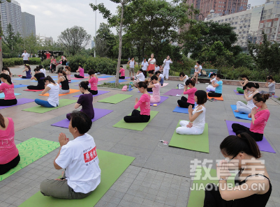 快速甩掉赘肉练出马甲线的瑜伽动作 减肥瑜伽