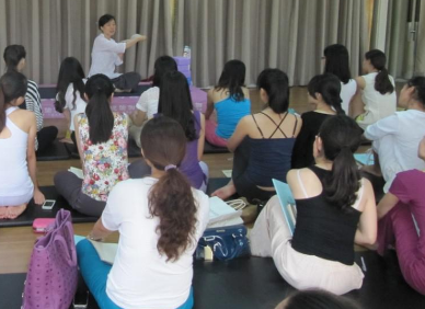 轻松消除小肚腩的瑜伽体式 瑜伽动作