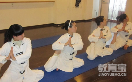 瑜伽练习与游泳哪个减肥效果好一些 瑜伽减肥