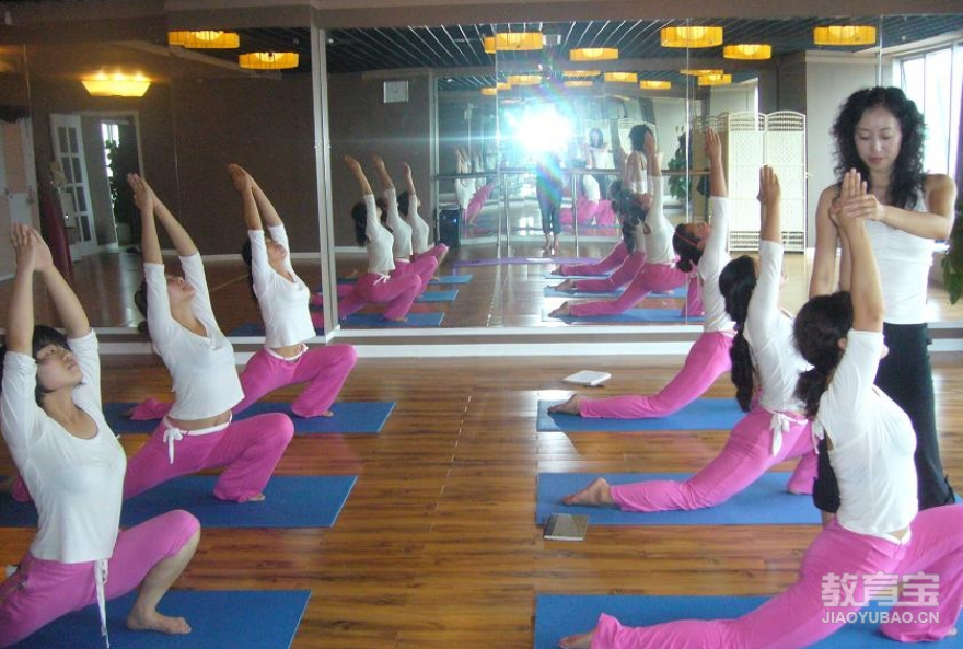 轻松开胯的瑜伽体式 瑜伽动作