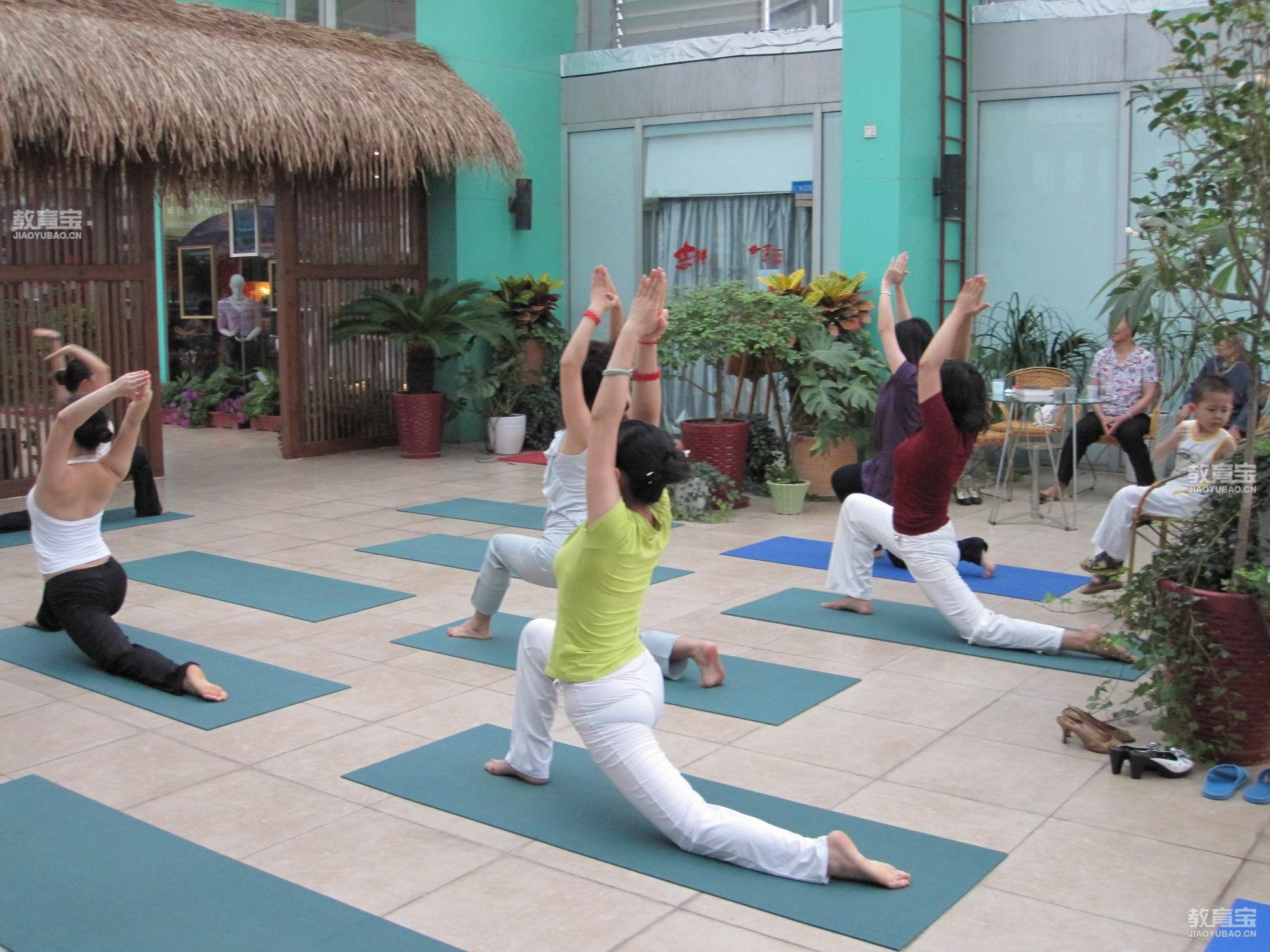 九个简单瑜伽体式缓解身体僵硬 瑜伽动作