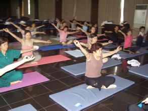 缓解瑜伽初学者身体僵硬的瑜伽动作 瑜伽体式