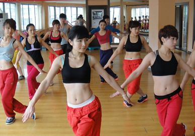 缓解腰肌劳损的瑜伽体式 瑜伽动作