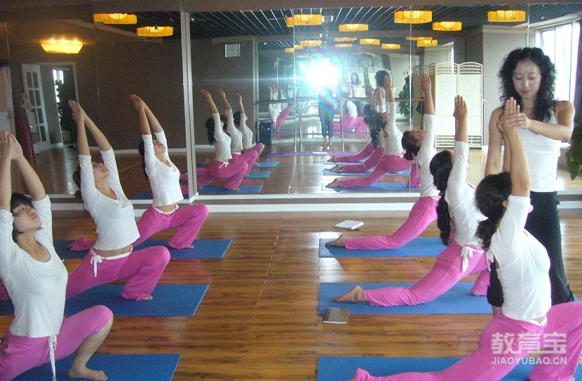 帮你疏通全身经络的清晨瑜伽序列 瑜伽动作