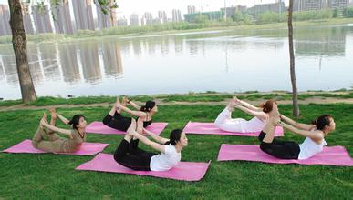 坚持练习瑜伽身体能获得很多好处   瑜伽动作