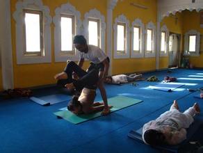 清洁肠道的瑜伽体式 瑜伽动作