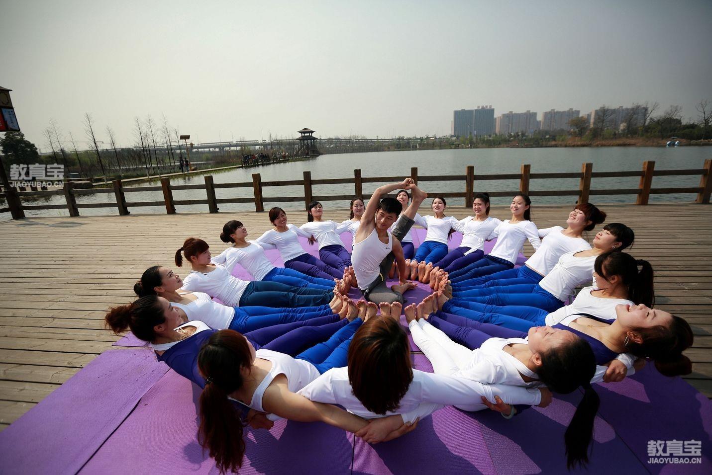 瑜伽四柱支撑少做了这几个动作当心会伤肩 瑜伽经验