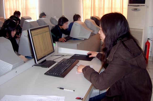 英语口语情景对话之Taking an airplane 口语学习