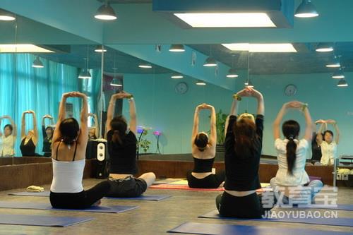 这4个静态瑜伽体式帮你打开稳定髋部 瑜伽学习