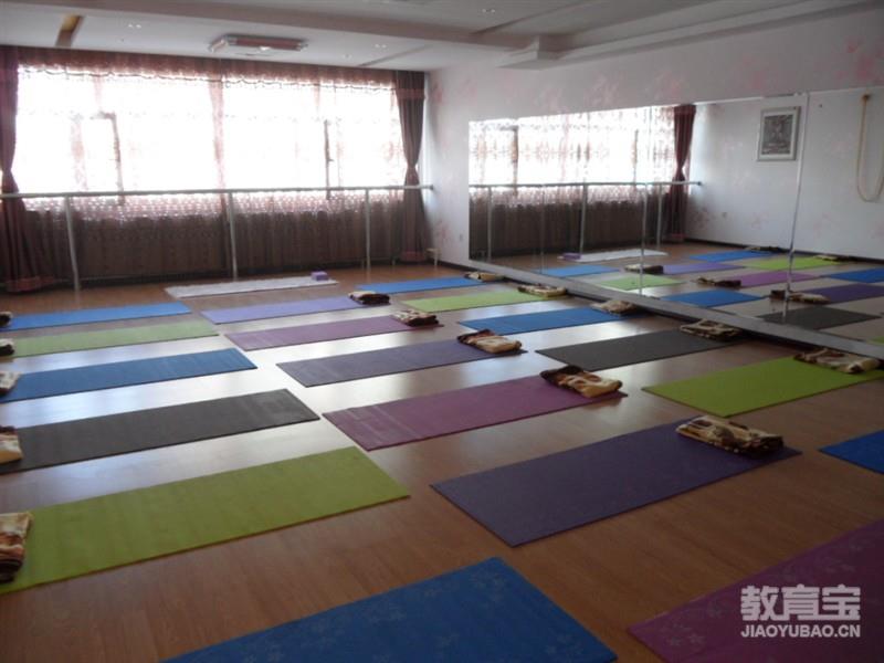 瑜伽幻椅式练习一个月让你的膝盖年轻10岁 瑜伽学习