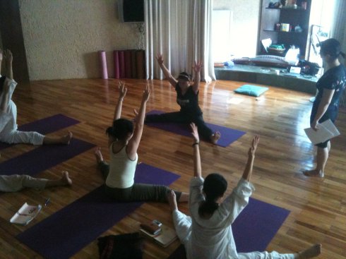 瑜伽练习疼痛它代表了什么    瑜伽动作