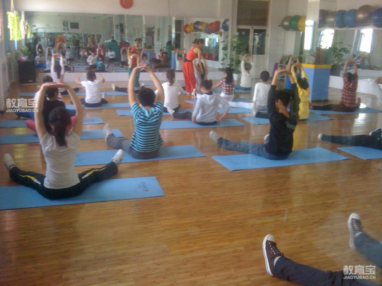 双人练习瑜伽有哪些好处 瑜伽体式