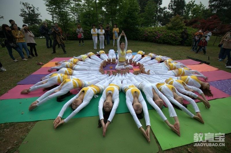 6个瑜伽体式还你漂亮美背  瑜伽动作