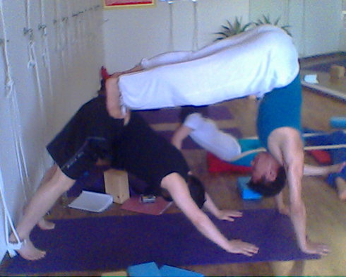 饭后练习的瑜伽体式燃脂塑形效果惊人  瑜伽动作