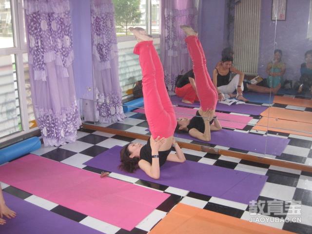 这九个瑜伽体式可以改善肩颈酸痛 瑜伽练习