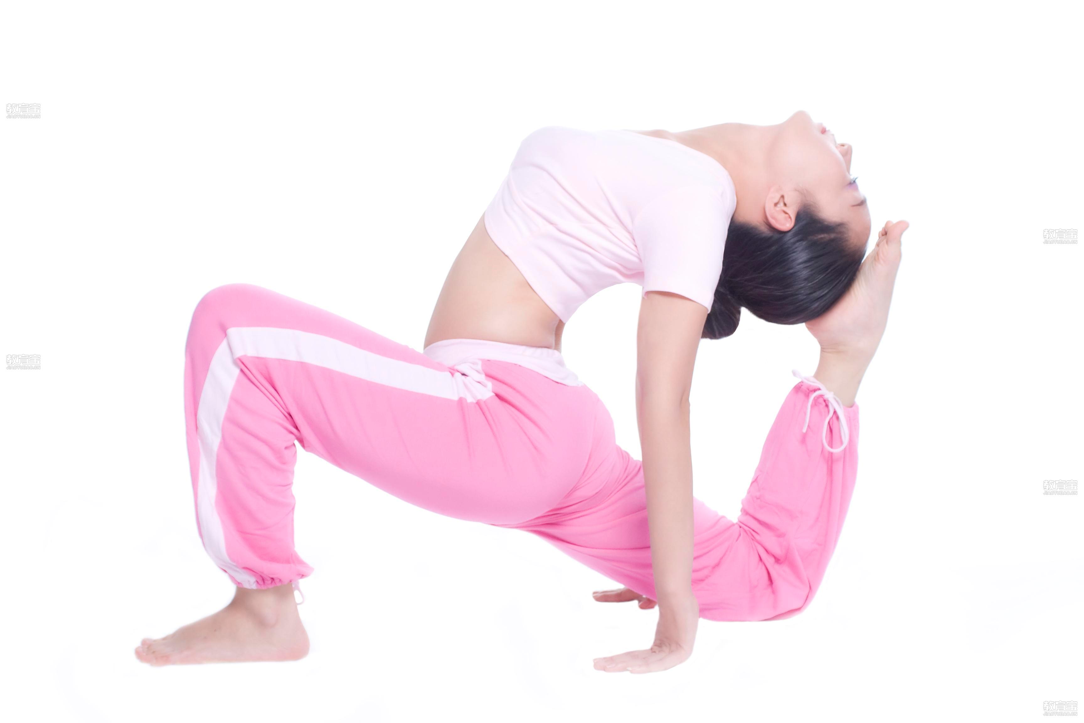 这几个瑜伽体式可以帮助女生瘦身 瑜伽练习