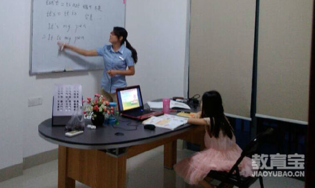 儿童英语启蒙教育应从家长自身做起