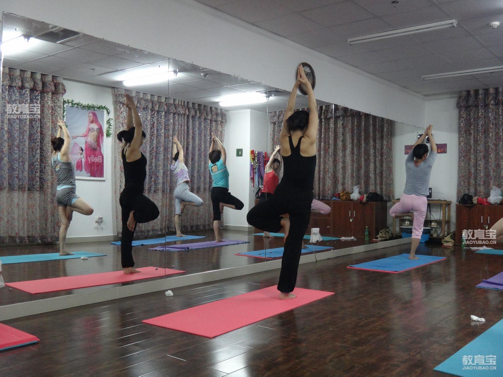 6 个瑜伽动作帮你打造性感小蛮腰