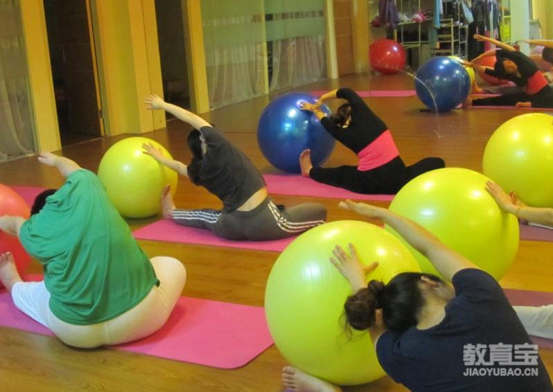 助瘦手臂的瑜伽动作