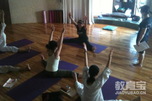 经常熬夜可以练练这些排毒养颜瑜伽体式