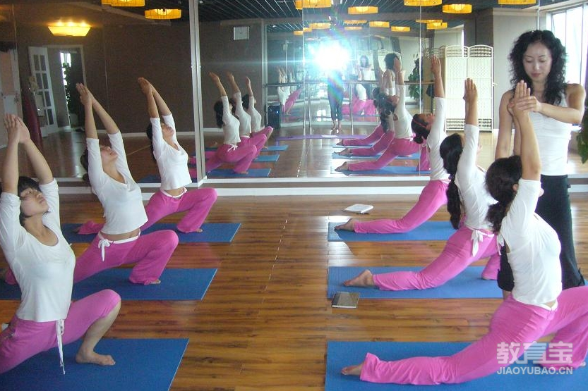 适合冬日练习几组瑜伽动作