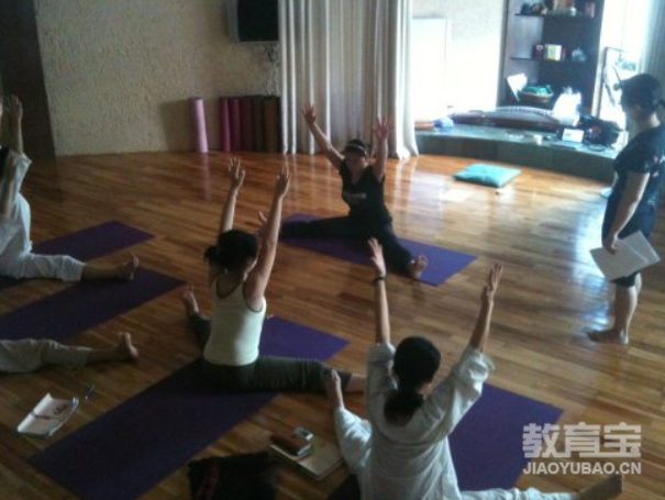 单脚平衡的网红瑜伽体式解析