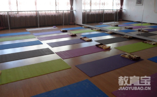拜日式瑜伽动作怎么练习呢