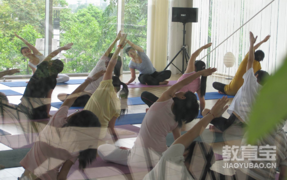 这8个瑜伽体式让你拥有迷人的美背