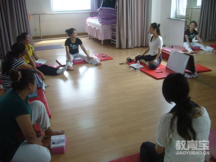 坚持练习瑜伽的女人在婚姻和家庭生活中的状态分享