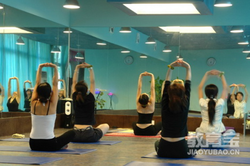 初学者练习的基本瑜伽体式分享