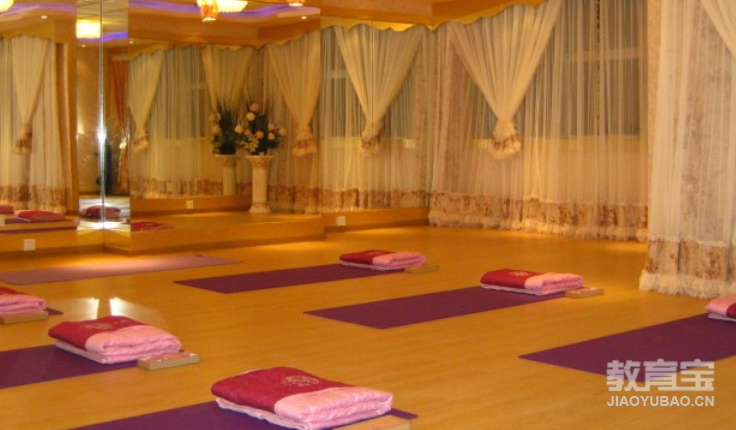 分享2套在床上练习的瑜伽动作给你们