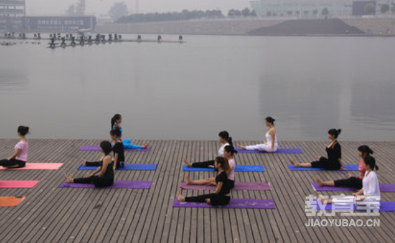 单腿飞鸽式的瑜伽动作解析分享