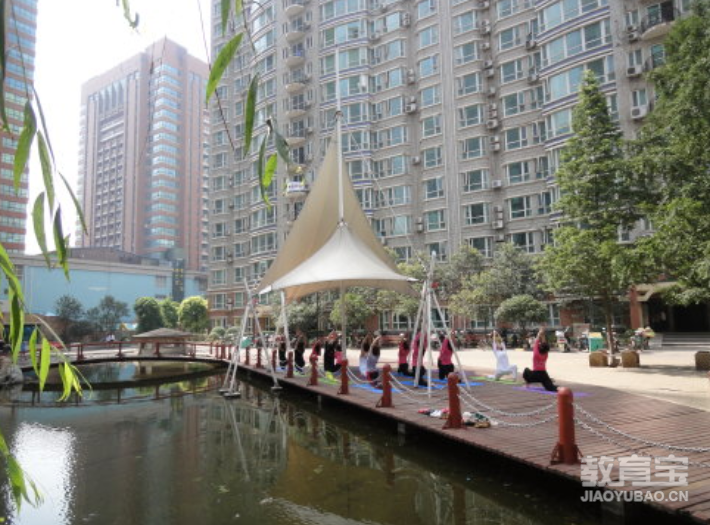 宅在家中无事做可以这样练习瑜伽