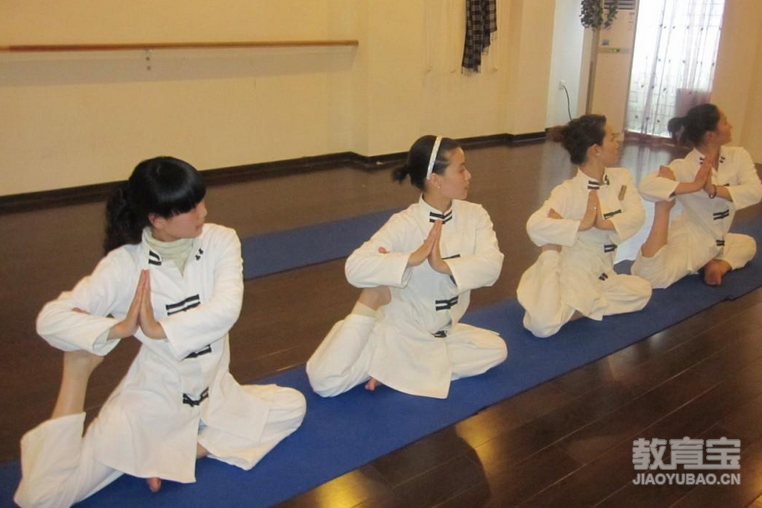 几组简单的燃脂瑜伽动作您可以练习下